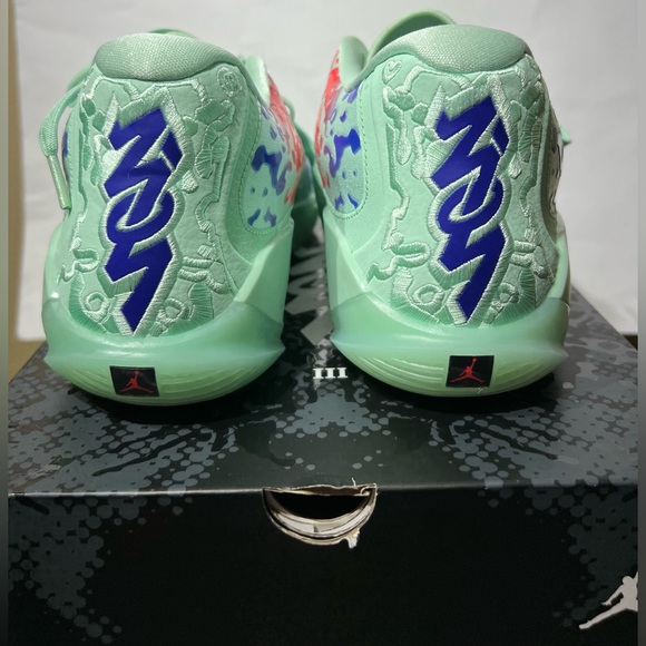 Like New, Size 9 - Jordan Zion 3 Mud, Sweat and Tears with Box - Picture 15 of 15